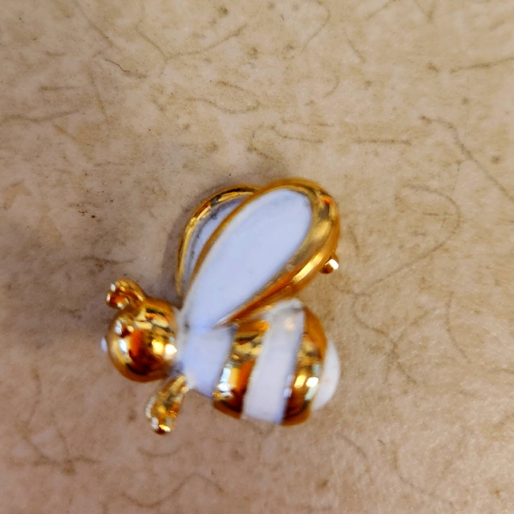 Vintage trifari pin